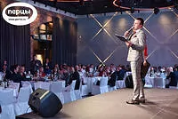 Ведущий Илья Капелин