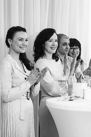 Поздравление с 8 марта сотрудниц аэропорта