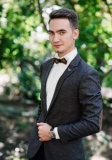 Роман  Склейнов