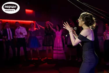 выпускники на выпускном