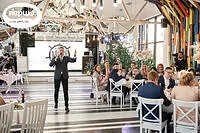 Ведущий Илья Капелин