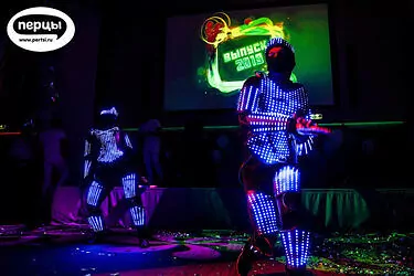 световые пиксельные люди портфолио на выпускной