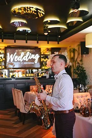 Роман   Сухов