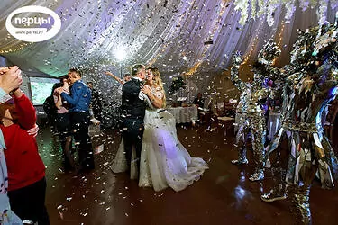 танец молодых на свадебной ужине