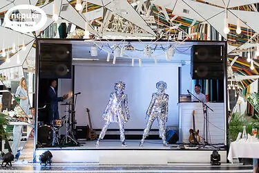 зеркальные люди на свадьбе организация