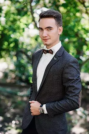 Роман  Склейнов