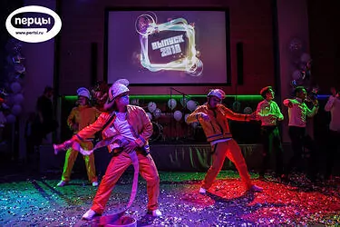 танцевальный коллектив на выпускном