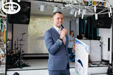 ведущий на свадебном ужине