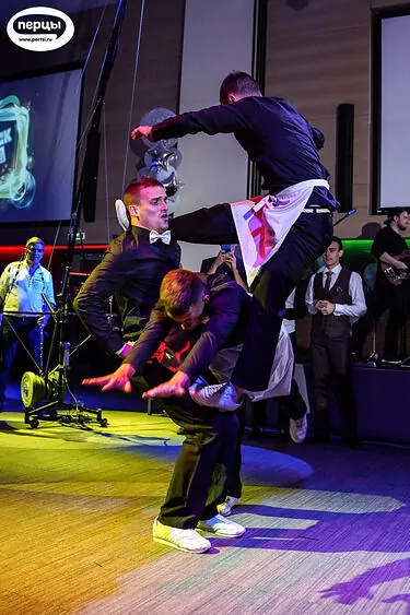 танцевальный коллектив на выпускном