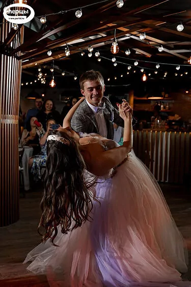 свадебная вечеринка организация свадьба танец молодых