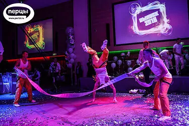 танцевальный коллектив на выпускном