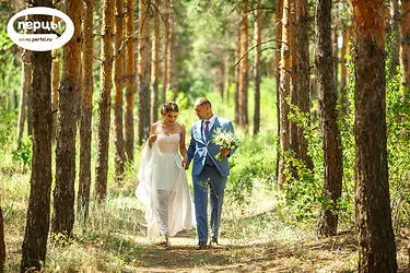 свадебная прогулка жених и невеста 