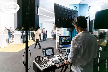 диджей в офисе на 8 марта 