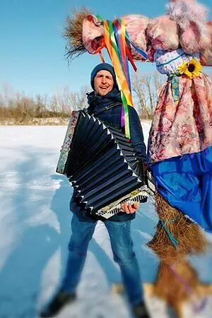 Поющий  баянист