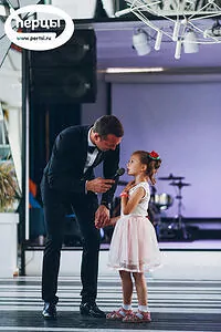 Ведущий Илья Капелин