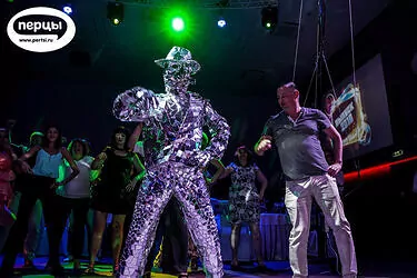 шоу зеркальные люди на выпускном вечере организация