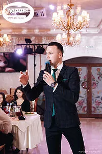 Ведущий Илья Капелин