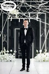 Ведущий Илья Капелин