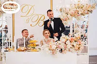 Ведущий Илья Капелин