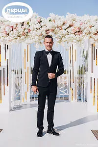 Ведущий Илья Капелин