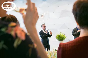 ведущий на 8 марта